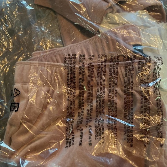 NWT (sealed in original plastic) Gap Body Mauve Velour Joggers. Women’s XL - Picture 2 of 5